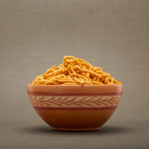 Kara murukku rings arranged in a basket.